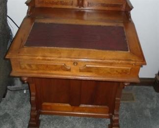WALNUT DESK