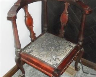 CORNER CHAIR