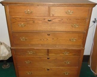 OAK CHEST OF DRAWERS