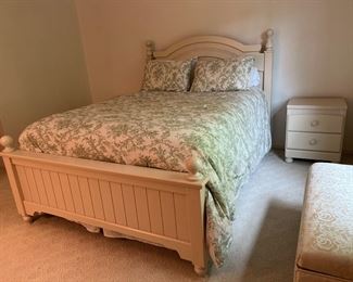 Ashley Furniture “Cottage Retreat” Queen Size Poster Bed~$200.00