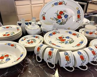 Aynsley Famille Rose