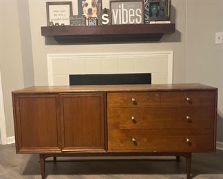 Beautiful Drexel Console Dresser: 66 x 31 Mid century modern Walnut Drexel buffet/ tv stand $948

All Drexel pieces able to fit together as a continuous piece 