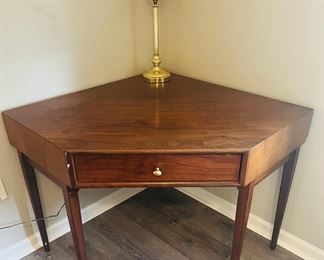 Drexel Corner Desk: 38 corner to Front

$198

All Drexel pieces able to fit together as a continuous piece 