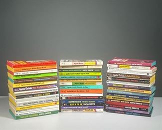 AGATHA CHRISTIE COLLECTION | A large collection of Agatha Christie novels, 40+ paperback books