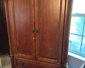 Hutch/Entertainment Center