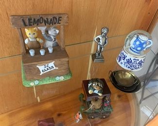 Lemonade Cats Musical Figurine