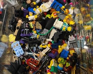 Lots of Lego Minifigues