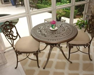 Brown Jordan table & chairs