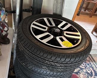 2022 4 runner tires 