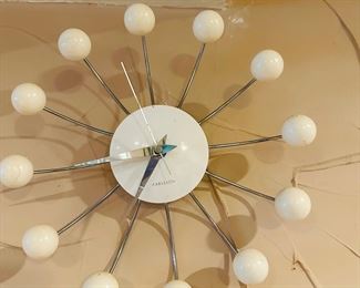 Modern white atomic Karlsson clock 