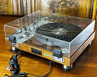 Marantz 6300 Vintage Hi-Fidelity Turntable 	118012	7x17.25x15Iin