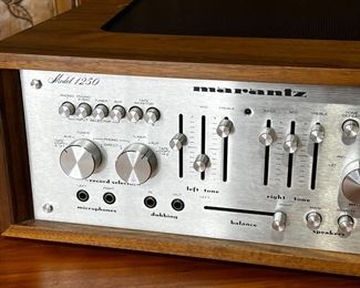 Marantz Model 1250 Vintage Hi-Fidelity Integrated Stereo Amplifier Amp With Walnut Wood Case/Cabinet 	118001	In cabinet: 7x17.75x16in
