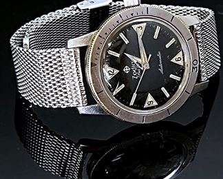 1960s Vintage Zodiac Sea Wolf Automatic Dive Watch Black Dial Stainless Steel	118020	Case: 38mm W with crown x <BR>Lug-to-Lug: 42.5mm<BR>Bezel:  35mm