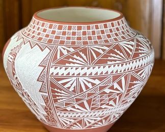 M&R Romero Acoma Pueblo Etched Pottery Native American Michael and Robin	1186004	11.25in H x 14.25in Diameter 