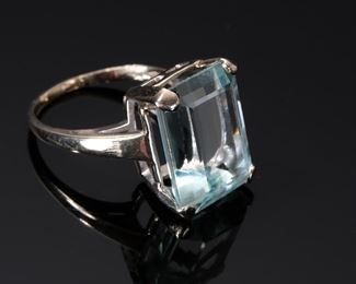 "14k White Gold Emerald Cut Aquamarine Ring Size: 8.5
"	331434