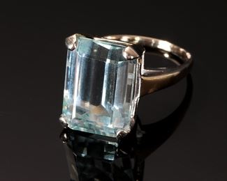"14k White Gold Emerald Cut Aquamarine Ring Size: 8.5
"	331434