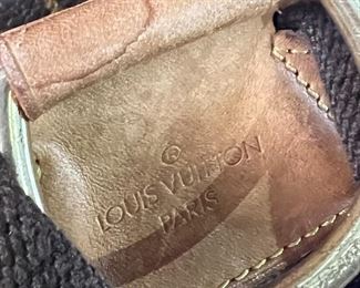 "Louis Vuitton Monogram Montsouris Backpack Bag  LV Canvas
"	333325	15x13in