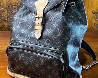 "Louis Vuitton Monogram Montsouris Backpack Bag  LV Canvas
"	333325	15x13in