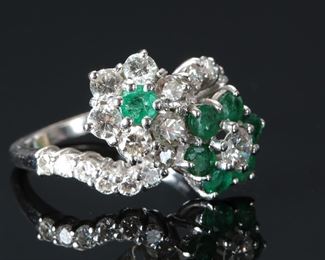 18k White Gold Diamond & Emerald Flower Cluster Ring Size: 7.5	331421