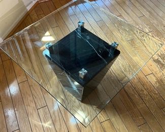 Italian Modern Glass & Marble End Table 	418065	20 x 27.75 x 27.5in 