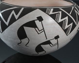 Lucy M Lewis Acoma Pueblo Pottery Bowl Kokopelli  Native American 	425037	3.5in h x 6.5in Diameter at widest 