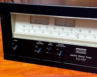 Sansui TU-517 Hi-Fidelity Stereo FM/AM Tuner 	118007	6.5x17x15.5in