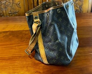 Louis Vuitton Monogram Petit Noé Trunk Leather Handbag Purse	333331	10.25x11in
