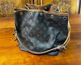 Louis Vuitton Monogram Petit Noé Trunk Leather Handbag Purse	333331	10.25x11in
