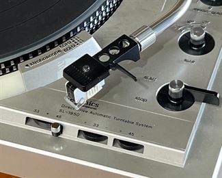 Technics by Panasonic SL-1950 Hi-Fidelity Turntable Vintage 	333393	7x17x13.75in