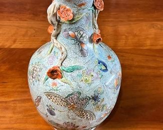 Antique Chinese Porcelain Vase 	222220	12.5x6.5x6.5