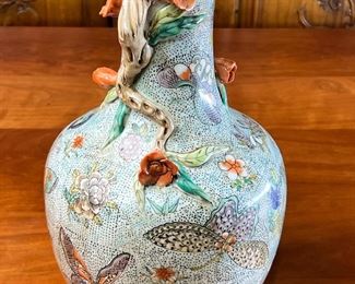 Antique Chinese Porcelain Vase 	222220	12.5x6.5x6.5