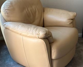 Natuzzi Leather Contemporary Chair Tan	417003	34x38x36in
