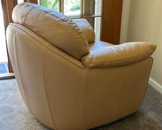 Natuzzi Leather Contemporary Chair Tan	417003	34x38x36in