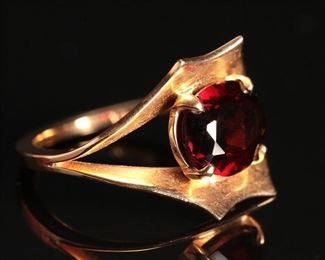 14k Gold & Garnet Ring Size: 6.25	331386