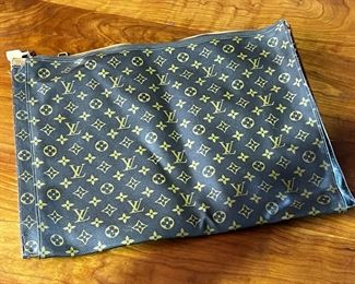 Louis Vuitton Monogram Large Zipper Pouch Vintage Garment Bag Insert	333330	15x19.75in