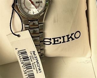 Seiko Watch in Box Model: 170945 	222223	Face of watch is 22mm wide / Box is 3x4x5