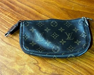 Louis Vuitton Small Clutch Bag Pochette LV Monogram Canvas	333332	7.25x4.75in