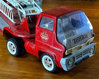 1960s Vintage Tonka TFD Aerial Ladder Truck No. 998 Fire Truck Pressed Steel/Metal 	244028	6.5x5x30in