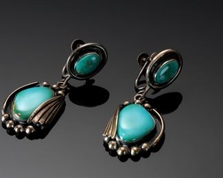 Navajo Silver & Turquoise Dangle Earrings Clip-On	425009	2in Hang Centerpiece: 26x19mm