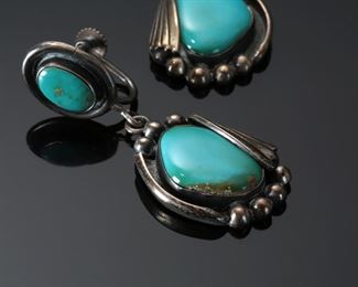 Navajo Silver & Turquoise Dangle Earrings Clip-On	425009	2in Hang Centerpiece: 26x19mm