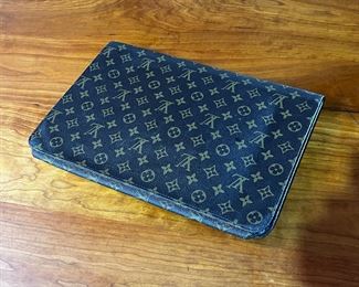 "Louis Vuitton Portfolio File Holder LV Monogram Canvas
"	333323	10.5x15in
