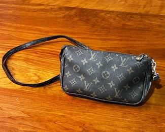 Louis Vuitton Pochette handbag LV Monogram Canvas	333334	5.75x9.5in