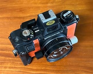 Nikon Nikonos-V Underwater 35mm Film Camera w/ Accessories	333386	4x6x3 (camera) 14.5x3.25x4.75 (strobe)