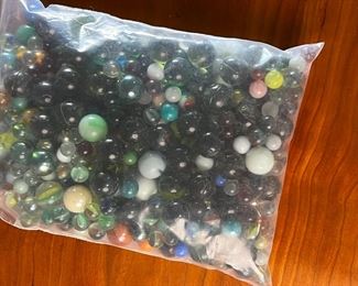 Lot of Vintage Glass Marbles	222222	2x8x12