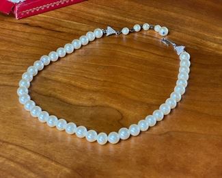 Majorica Simulated Pearl Necklace  in Box 	244051	14.5in Long <BR>Pearls:8mm 