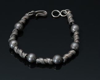 Vintage Native American Silver Bead Bracelet 	425021	5.75in Long 