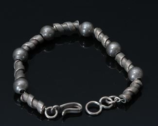Vintage Native American Silver Bead Bracelet 	425021	5.75in Long 