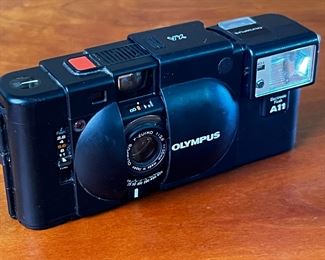 Olympus XA Vintage 35mm Point and Shoot Camera 	333345	2.5x5.5x1.5in
