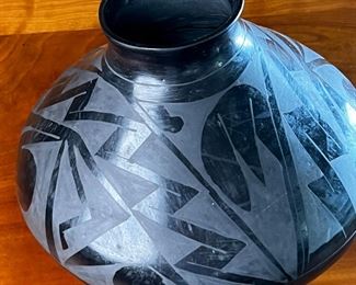 Signed Southwest Pottery Bowl Native American 	222217	4.5x6x6