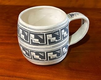 Signed Southwest Mug Native American 	222218	3.5x5.5x3.5